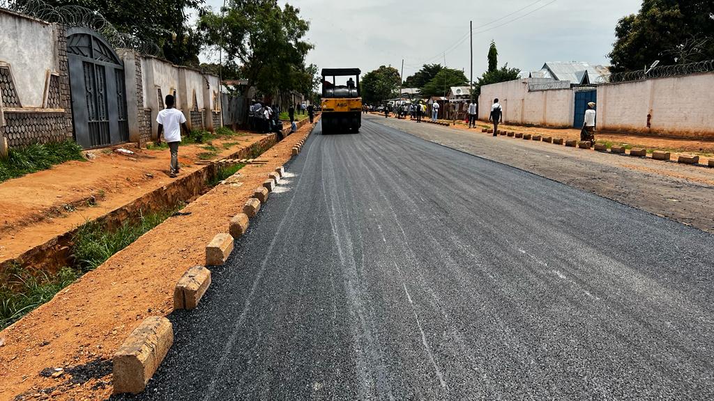emmanuelkalonji's tweet photo. @TopCongoGKasai @TopCongo  de 10H30 à 12H30
Votre émission recoit ce Mercredi 12 Avril le directeur provincial de l'OVD. Nous allons aborder les questions en rapport avec l'execution des travaux du programme Tshilejelu @lusakuenoc @NicolasMbiya @NicolasKazadi3 https://t.co/UNSy4kJP9A