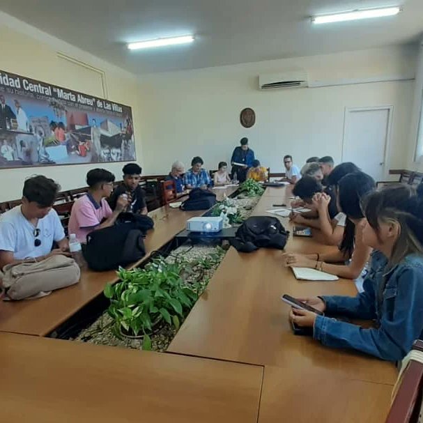 FEUFCSUCLV's tweet photo. Ayer se realizó la 1ra reunión del Consejo de la FEU de la UCLV y se presentó el nuevo secretariado de la FEU. Desde la Facultad de Ciencias Sociales muchas felicidades. Suerte en la tarea.
#FEUdeCuba #FEUUCLV
#FacultadDeCienciasSociales 
#VamosPorMas
#RevolucionandoMiFEU https://t.co/dLUtPD3Y2S
