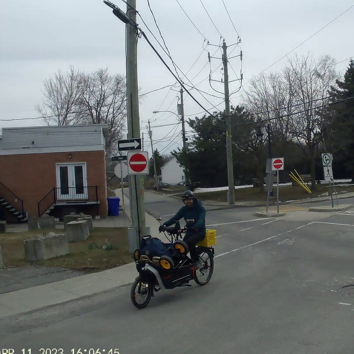 JagVillani's tweet image. Cargo bike with all the toys 😍#velogat #ottbike