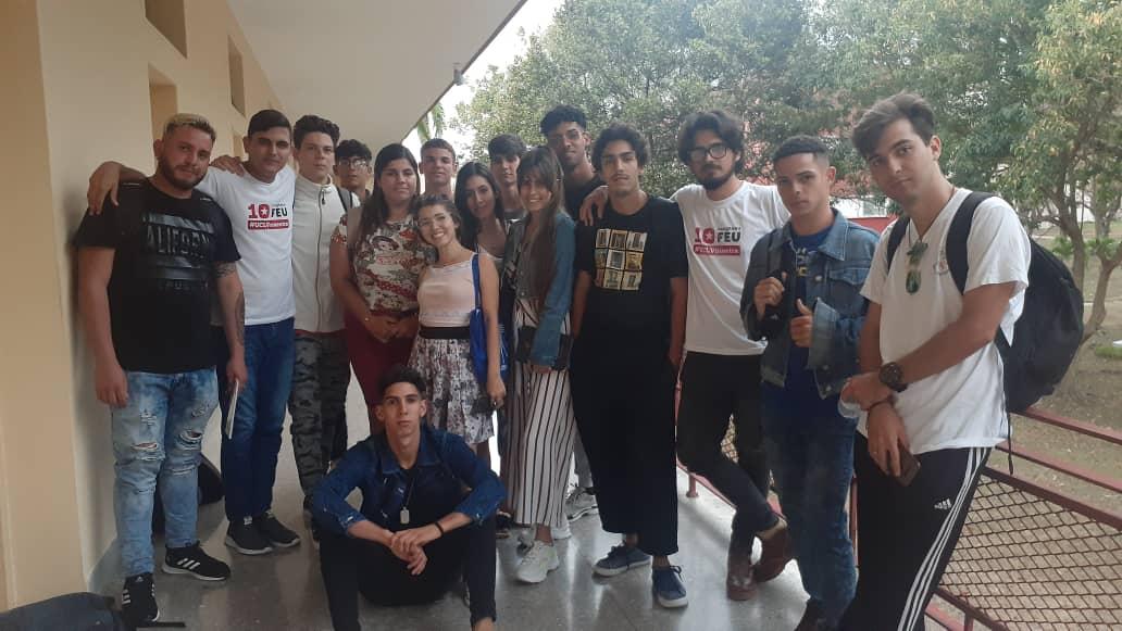 FEUFCSUCLV's tweet photo. Ayer se realizó la 1ra reunión del Consejo de la FEU de la UCLV y se presentó el nuevo secretariado de la FEU. Desde la Facultad de Ciencias Sociales muchas felicidades. Suerte en la tarea.
#FEUdeCuba #FEUUCLV
#FacultadDeCienciasSociales 
#VamosPorMas
#RevolucionandoMiFEU https://t.co/dLUtPD3Y2S