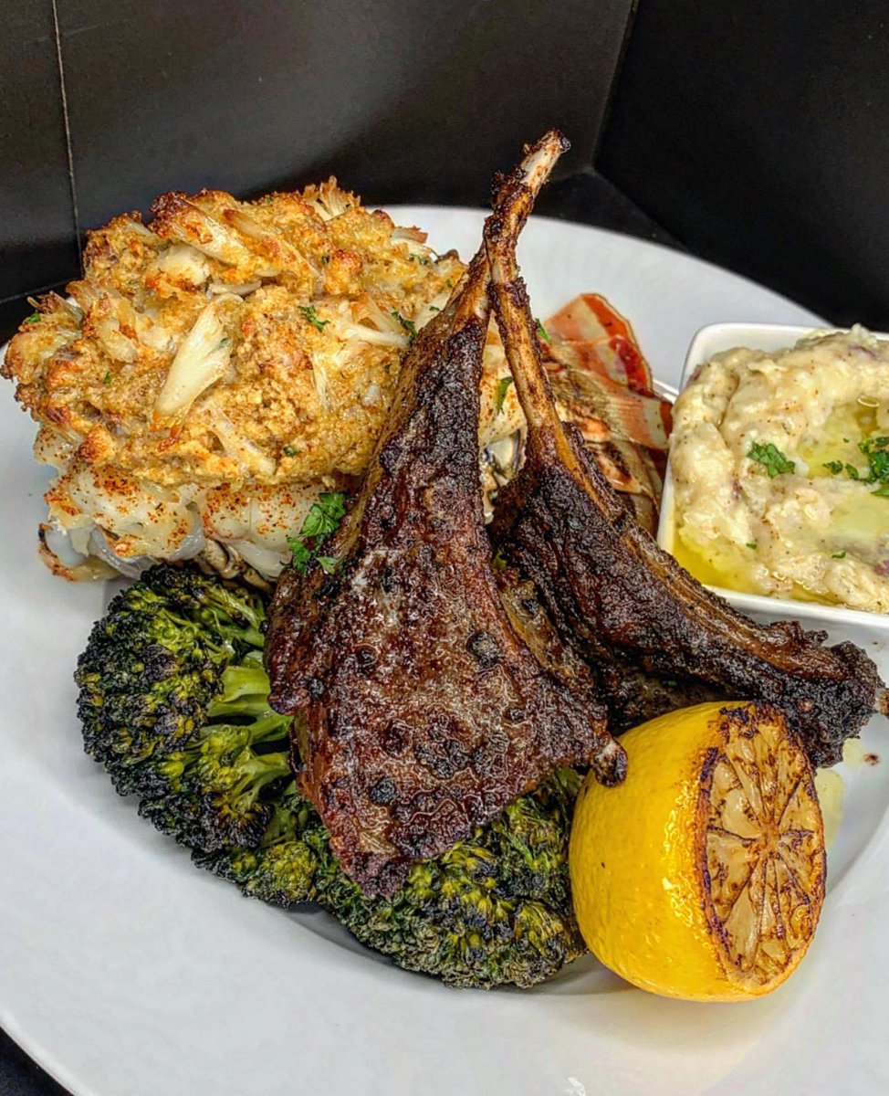 SAUEBLACKTX's tweet photo. - Crab Cake Stuffed Lobster Tail
- Garlic Rosemary Lamb Chops
- Lemon Butter Broccolini 
- Gouda Parmesan Mashed Potatoes.

IG: chefoverthatop | Dallas, TX https://t.co/yTfmmLp9Q8