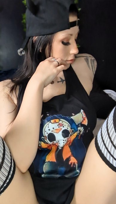 I got this really cool new shirt from Slash &amp; Gash apparel. And I'm obsessed https://t.co/jTgdtMczg3