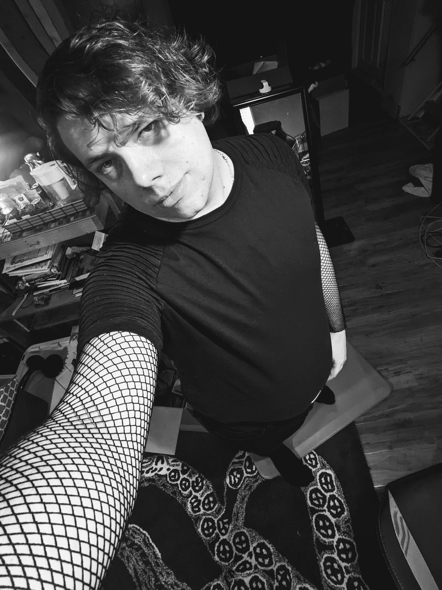 InsaneMuadib's tweet photo. One of my friends said I can't be a real album cover without putting a few filters on. https://t.co/dWdmysriSh