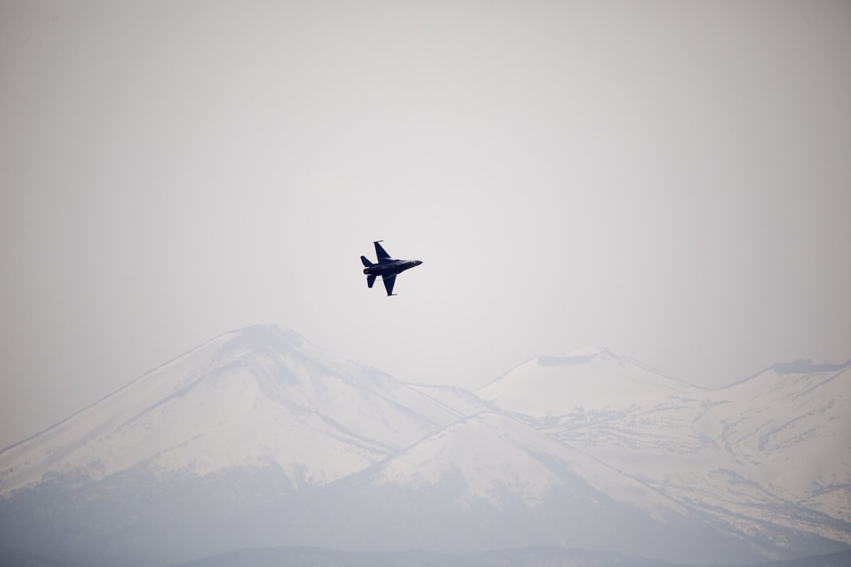 _tatezou's tweet image. 2023/04/11
F-16デモフライト訓練(#DemoPacaf #PACAFViperDEMO)
10時の部15の部　いつもの通りのデモフライトでした。
複座に1人で搭乗。。。岩国デモ用のシリウスさんのリハビリ？