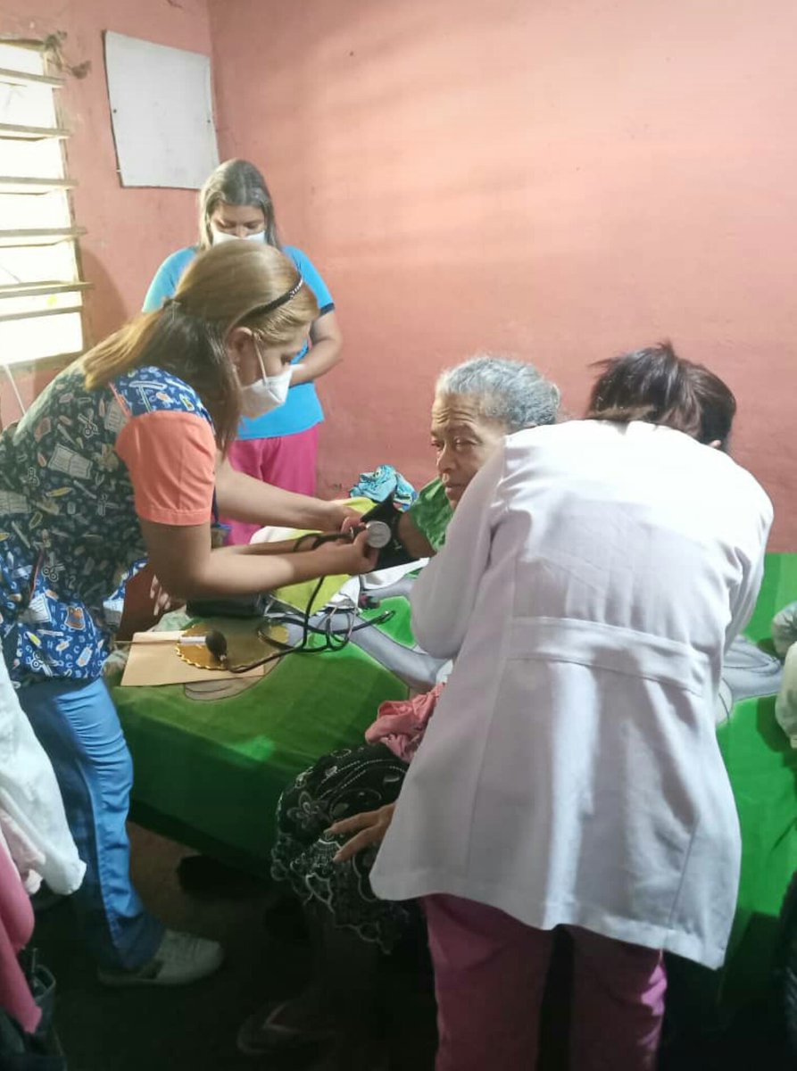 IvssMoron's tweet photo. #GenteIvss en el marco de la celebración del día Mundial de la Salud, y apegada al Plan Salud 2023, emanado #MPPS, se realizó visita domiciliaria a pcte encamado.  Urb la Victoria  Morón/Carabobo. @MagaGutierrezV @NicolasMaduro. https://t.co/QFvfuSrdqu