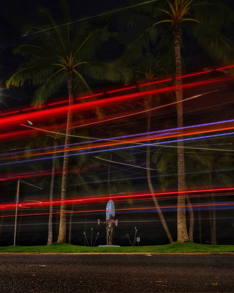 U2_Minnie's tweet photo. Night owls in Hawai'i 🤙🖤📷💜 #myhawaiipix #canonusa #canonr5 #photographylovers #Hawaii #koolinaresort #hawaiianairlines #hawaiisbest #lethawaiihappen #nature_brilliance #longexposure #longexpoelite #bevisuallyinspired #waikiki #honolulu #oahulife #stoked https://t.co/a760gWWh7d