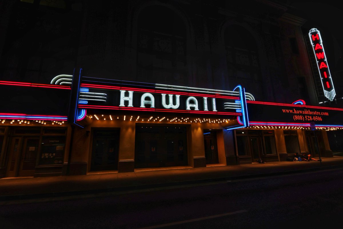 U2_Minnie's tweet photo. Night owls in Hawai'i 🤙🖤📷💜 #myhawaiipix #canonusa #canonr5 #photographylovers #Hawaii #koolinaresort #hawaiianairlines #hawaiisbest #lethawaiihappen #nature_brilliance #longexposure #longexpoelite #bevisuallyinspired #waikiki #honolulu #oahulife #stoked https://t.co/a760gWWh7d