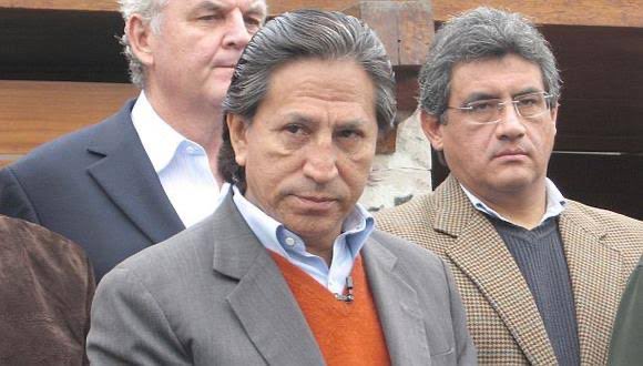 prepublicanoPE's tweet photo. ¡Alerta Nacional!
La llegada de Toledo “el cholo sagrado”, ha creado una reacción en los caviares muy peligrosa por el miedo a lo que pueda decir, podría poner al descubierto también al fiscal de Odebrecht JDP. 
#sheput #ToledoALaCárcel https://t.co/yD0NuUJV2R