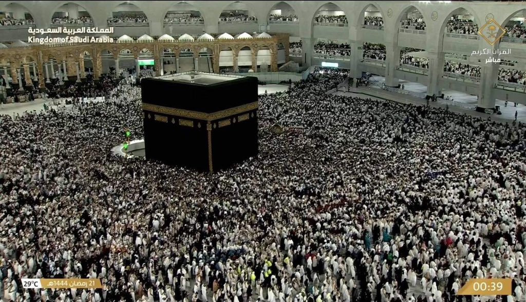 Samy36619621's tweet photo. انقطعت الحيل إلا ببابك وقل الرجاء إلا منك ..اللهمّ إن خابت الظنُون إلا فيك.. اللهم اكتبها لنا يارب العالمين واكتبها لكل مشتاق يارب. ♥️🙏 https://t.co/5JVuKO5kVo