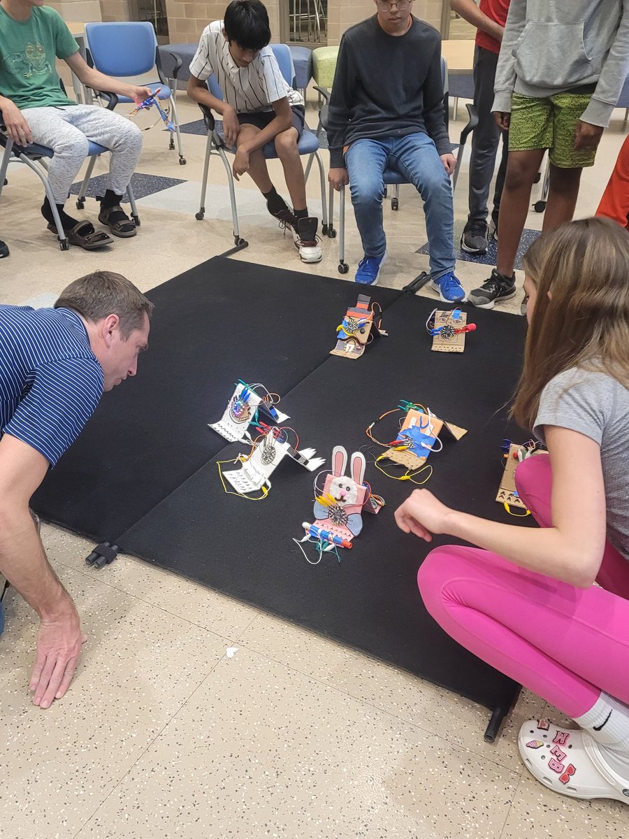revabala1's tweet photo. Comp Sci Robot Worm Parade and Race took place in the @PearsonRanchMS Commons under the watchful eye of @SenorMasPR. Innovation and creativity, a.k.a. #RattlerWay take place every day! @MrsCollins1787 @myam2 @RRISD_CTE https://t.co/VuxPteadn5