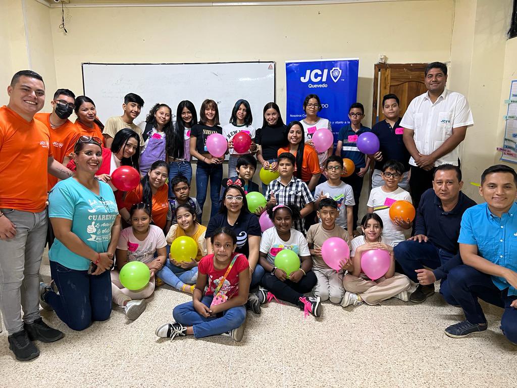 JCIQuevedo's tweet photo. JCI Quevedo inició su vacacional JUNIOR KIDS !! ✨🎉 
escríbenos para más información🫶🏻
#somosvoluntarios 
#Quevedo 
@JCIEcuador https://t.co/oxTDYbDerf