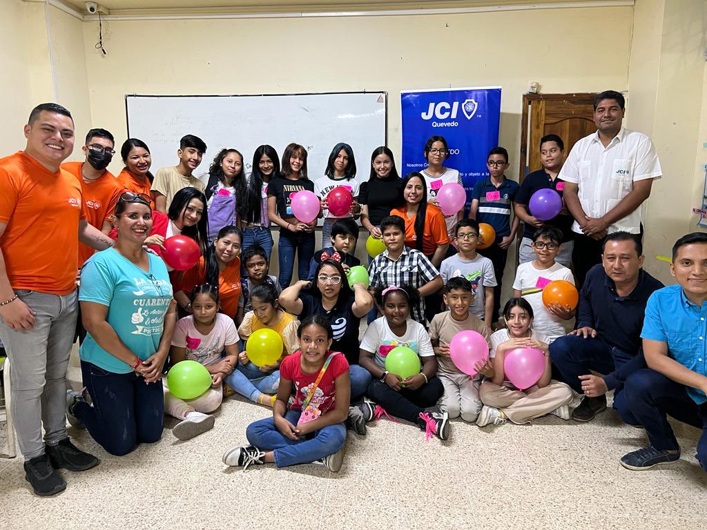 JCIQuevedo's tweet photo. JCI Quevedo inició su vacacional JUNIOR KIDS !! ✨🎉 
escríbenos para más información🫶🏻
#somosvoluntarios 
#Quevedo 
@JCIEcuador https://t.co/oxTDYbDerf