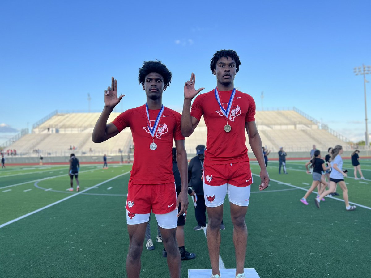 HUGE CONGRATULATIONS to Michael “JJ” Nworu and Bricen Brantley‼️ The duo finished 1st and 2nd in the 200 Meter Dash at the 23-6A District Championships‼️ 

JJ wins gold with a time of 21.40‼️
Brantley earns the silver with a time of 21.74‼️