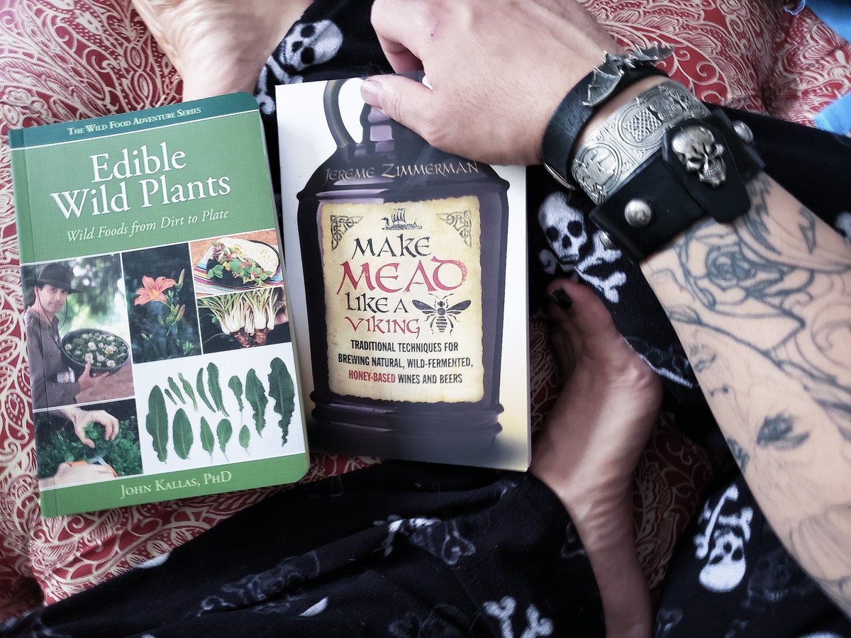 RouenAntonio's tweet photo. Going to utilize these both a lot this year ! #ediblewildplants #mead #makemead https://t.co/oxQISy2oI6