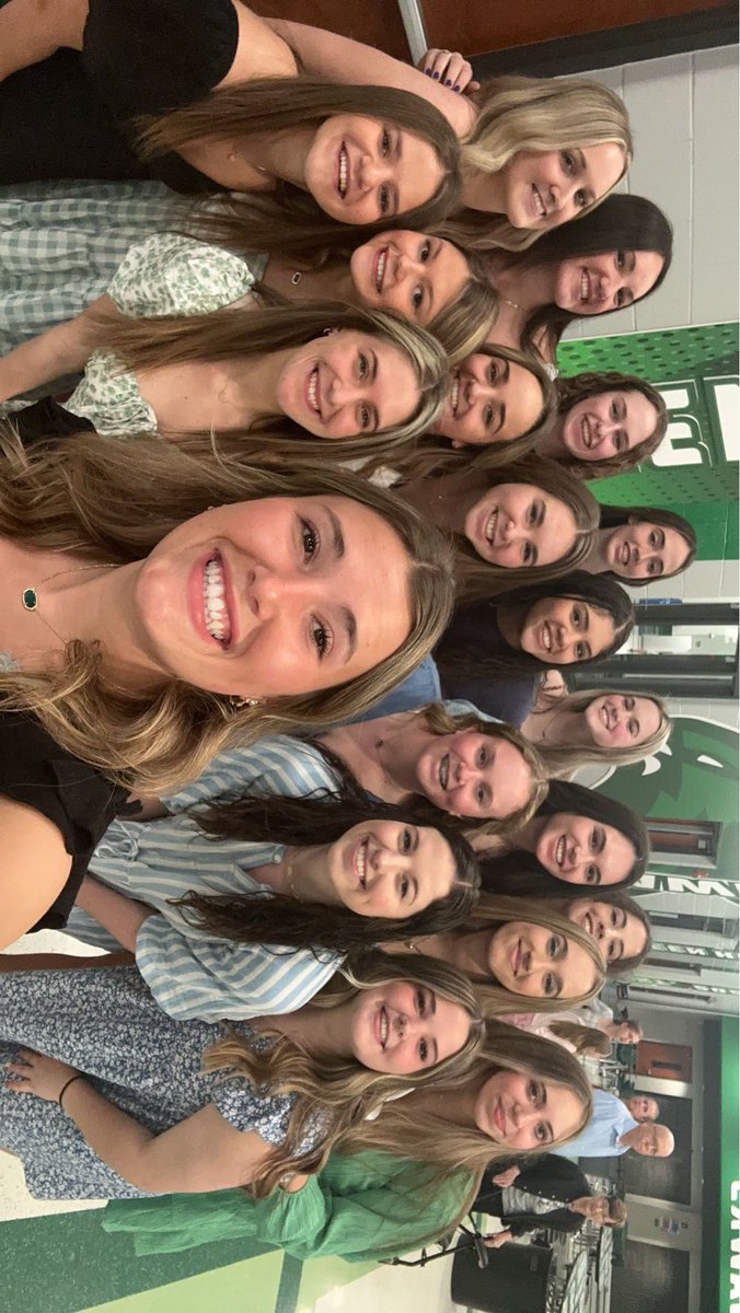 KensleyCarter's tweet photo. Still so very thankful for this team and all we accomplished.  I had the best coaching staff for my senior year! https://t.co/lbQX3WR6AO