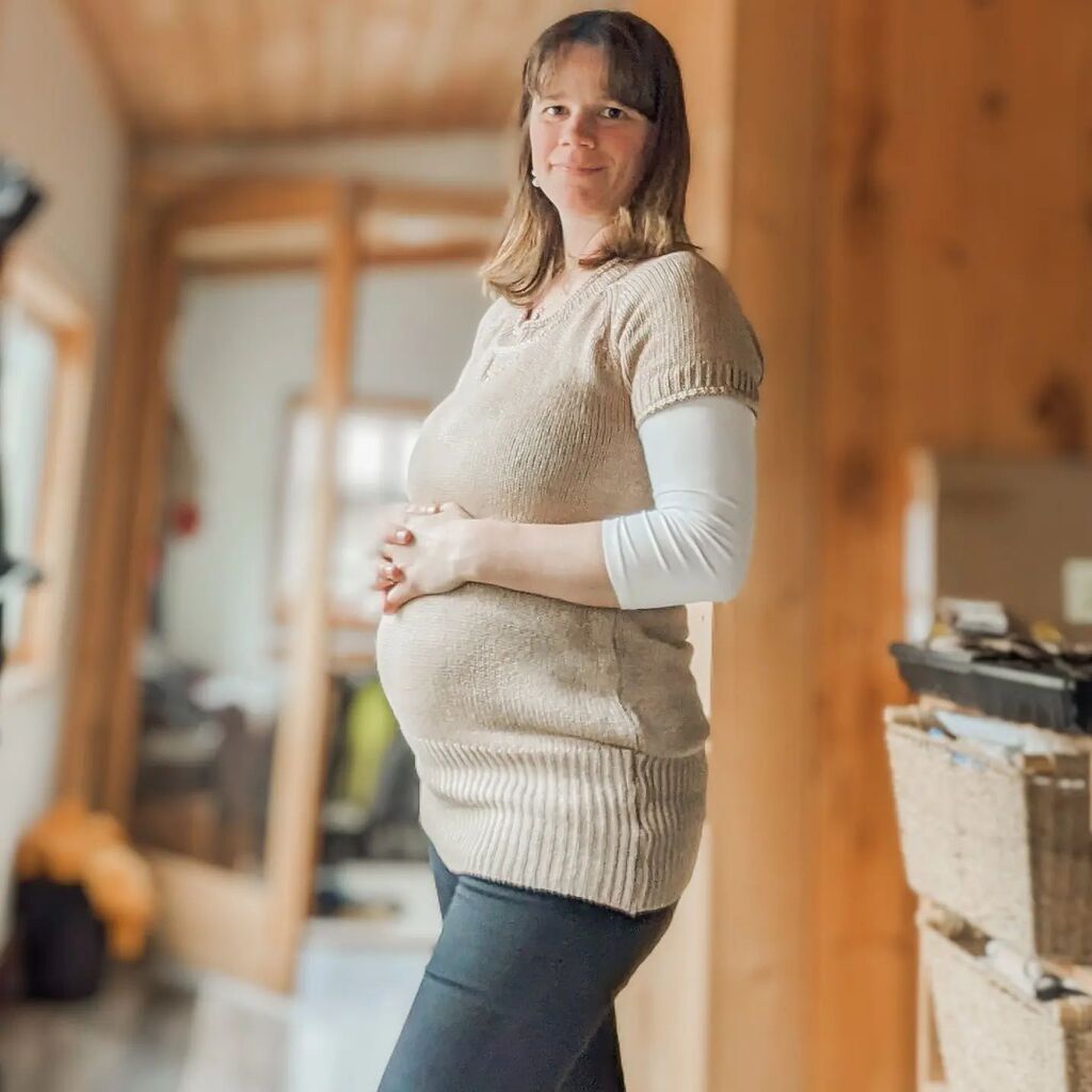 _wildlings's tweet photo. Instagram vs reality 🤣 this is why it's been a little quieter than usual. Evenings are shorter so took a bit longer to get the spring line prepped.

You will have noticed some new items online (currently sold out) and will be at my only spring market… https://t.co/iww51VhUhL https://t.co/jopwVcxARu