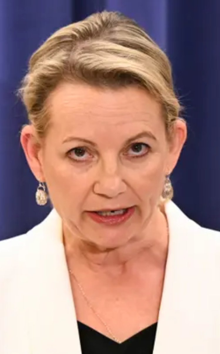lesstenny's tweet photo. What's the first thought that comes into your head when you see this ?      #auspol https://t.co/4PYiIMi4xl