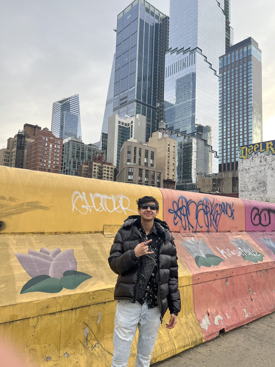 GM 🔥

Cant wait to meet all my <a href="/y00tsNFT/">y00ts</a> fam here 🏆🔥