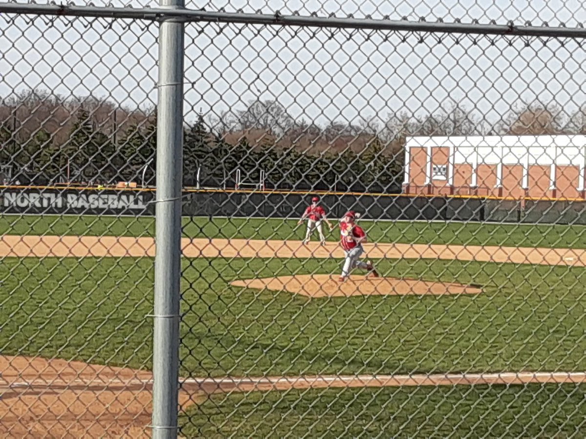 mjnowsports's tweet photo. Glenbrook North 3 Deerfield 2

Kevin Geake scores on a walkoff wild pitch.

Spencer Geake: 2/4, RBI single
Blake Telpner: 2/3, leadoff 3B in the 7th
Colin Roche: 6.2 IP, 6 H, 2 ER, BB, 12 K

Alex Fern: 1/4, RBI single
Gavin Picklin: 2/3, 2B
Mac Jones: 6.2 IP, 5 H, 3 ER, 2 BB, 3 K https://t.co/dch475RbNQ