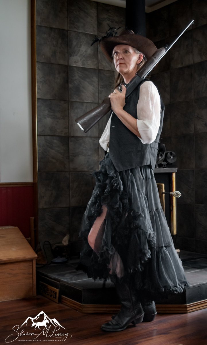 MHPhotography14's tweet image. Don't mess with Shotgun Sharon !!!

Yes, I know it's a BB gun. ;)

#fantasyphotoshoot #cowgirloutfit #funwithphotography #playingdressup #westernstyle #wildwest #wildwoman #funtimes #mountainhorsephotography