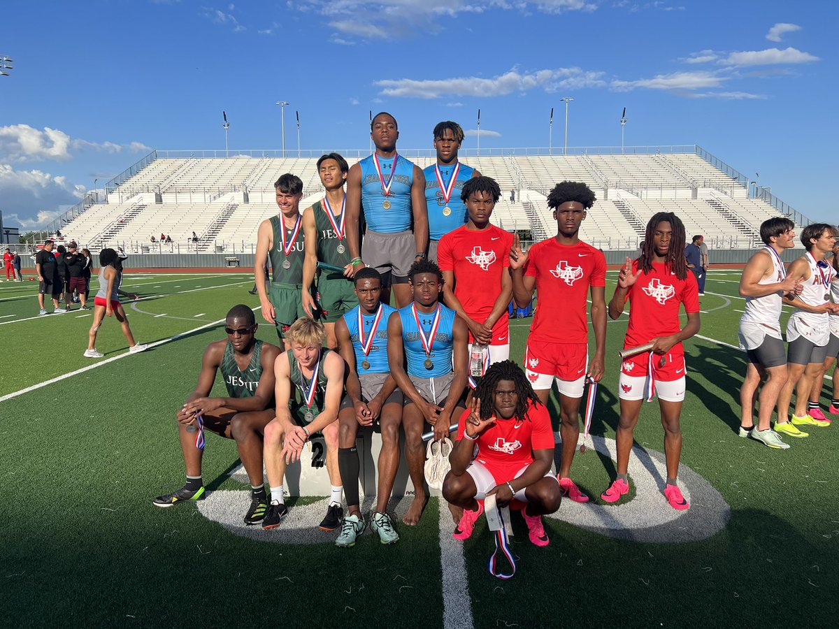 Survive and advance. Our Alief Taylor boys earned a 3rd place medal in the 4x2 Relay! Congratulations gentlemen!

Team:
Michael “JJ” Nworu”
Bricen Brantley 
Joshua Earl-Smith 
Murphy Guidry