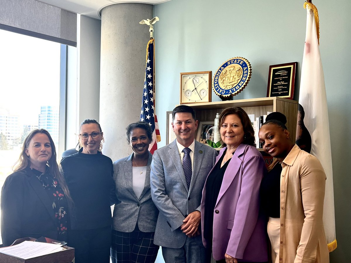MyPooka's tweet photo. Thanks, @AsmChrisWard for listening to the needs of San Diego seniors. We appreciate your time and desire to serve! @SanYsidroHealth @CalPACE_org @GaryandMaryWes1 @StPaulsPACE #paceadvocacyday https://t.co/VutMiM1mfC