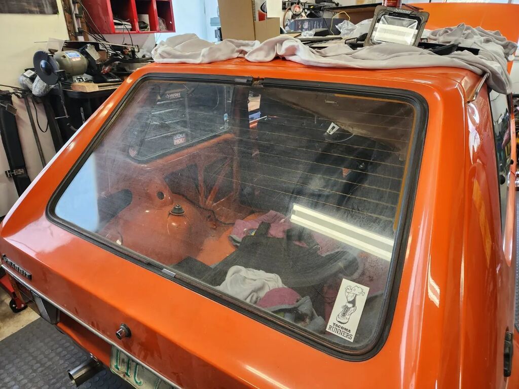 throttlegrotto's tweet photo. Found a pretty decent rear window seal in my parts stash, so I swapped it out before I put the kamei rear spoiler and clips in. 
Hopefully the clips get here in time from germany.
#mk1swallowtail #vwmk1 #vwrabbit https://t.co/Ehbw9HXiCM https://t.co/BnaEMgtLCC