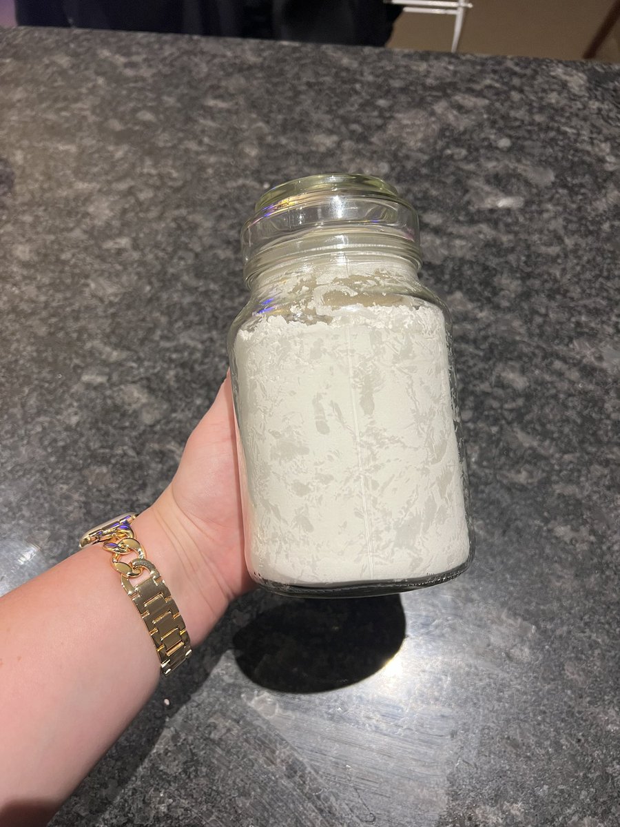 Last night I put up a post in my apartment complex’s Facebook group literally asking a neighbour for a cup of sugar and then had this whole jar delivered within 5mins 😭 Love where I live so much!