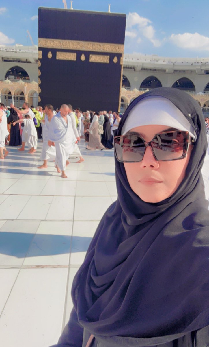aniqaaliji's tweet photo. #مكة_المكرمة  #عمرہ
Allhumdulilah performed 1st #umrah ❤️❤️ https://t.co/nAsGIvoG5G