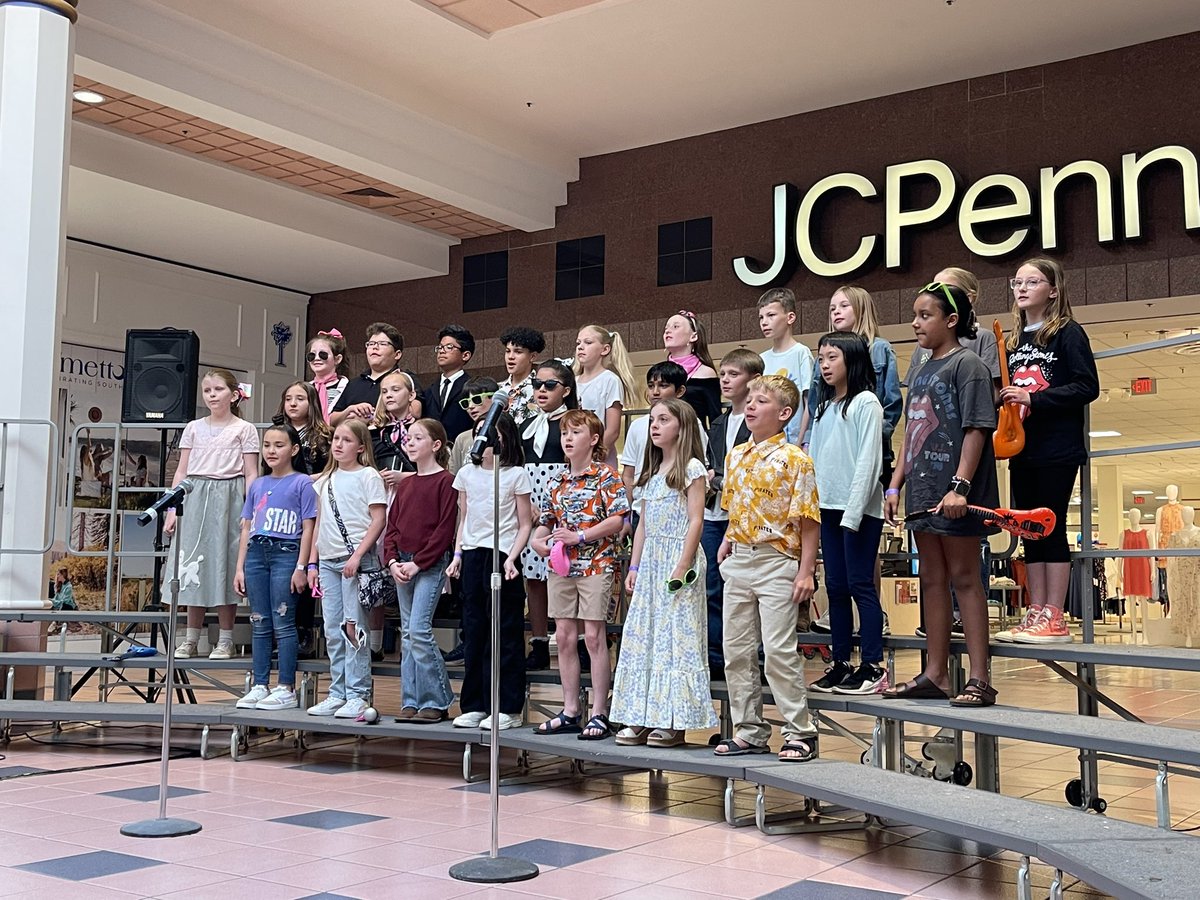 Rock &amp; Roll is here to stay! Lake Ridge 4th grade rocked it out at Rejoice in Arts this evening. We are so proud of them! <a href="/jcityTNschools/">JohnsonCitySchools</a>