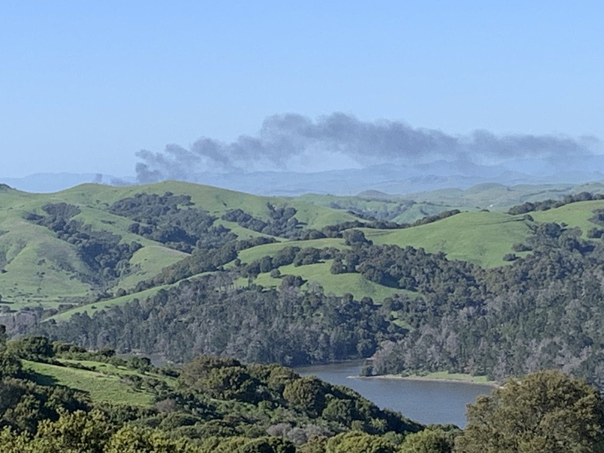 JamesHenry54's tweet photo. A refinery is “flaring” in Rodeo, CA. It means burning off excess gases. It’s putting up lots of black smoke seen from miles around.  ⁦@abc7newsbayarea⁩ https://t.co/XRVJxoCCpu