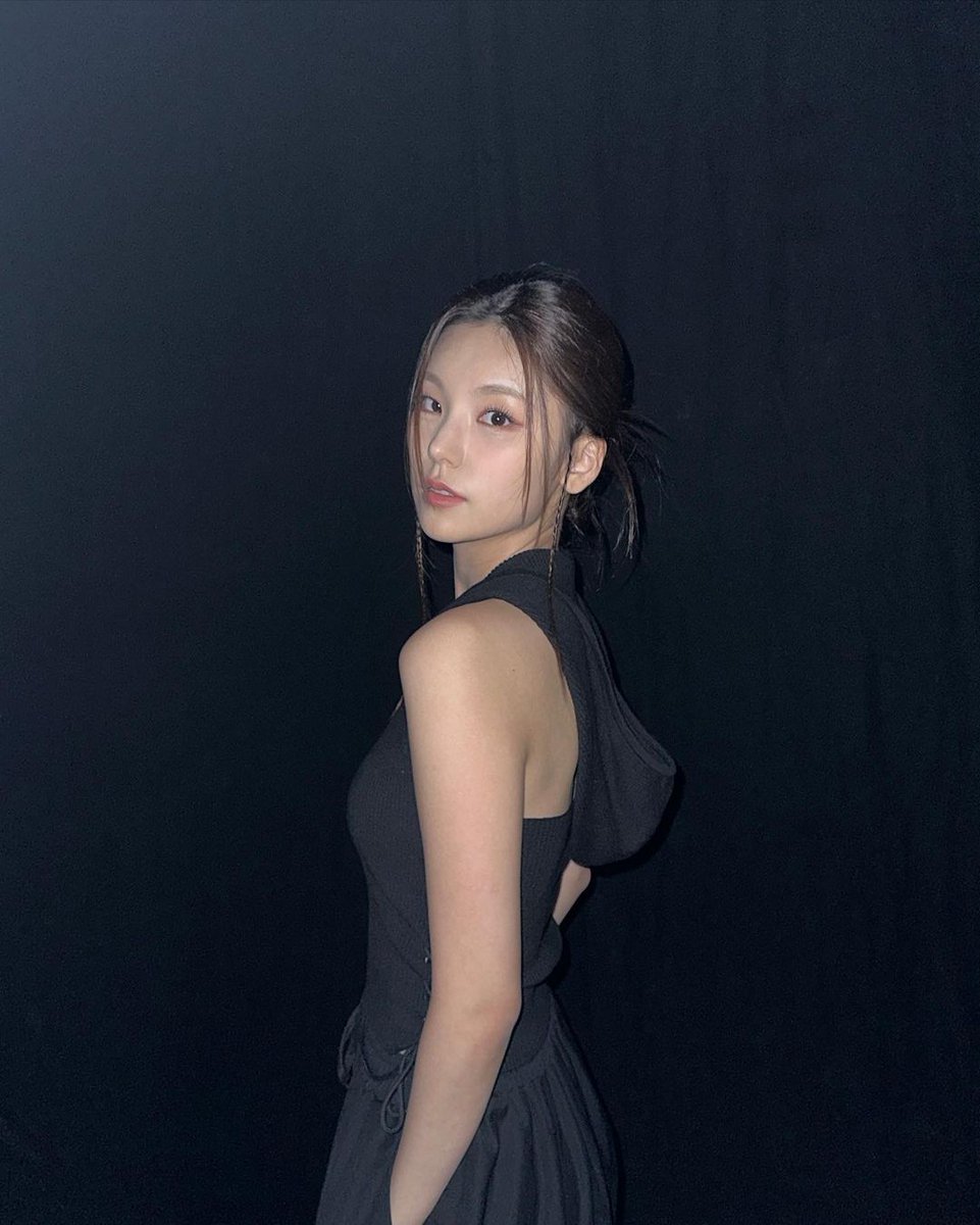aurysoul's tweet photo. algo irá acontecer meia noite https://t.co/NbGHPhNwt9