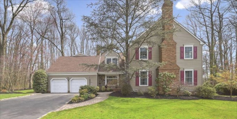 ThezaFriedman's tweet photo. My newest 6BR/4 Full, 2 Half Bath Listing is the definition of "a place for everyone". With it's extended open floorplan Kitchen and Sitting Room, the Au Pair/ In la suite and so much more. Call me for a private showing of 5 Larson Ct today. 646-245-6964; 3-D tour in comments. https://t.co/2z7ZuEEvaY