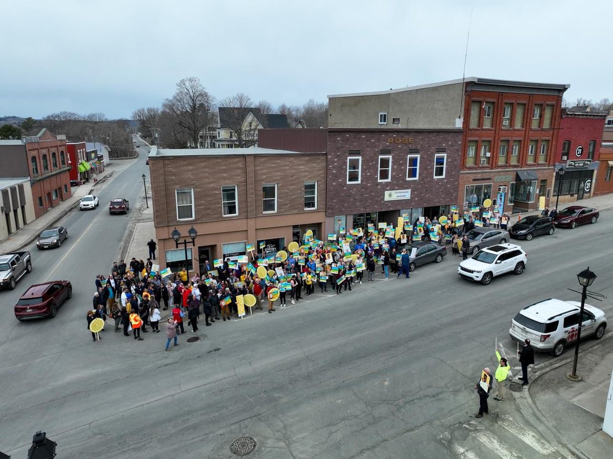 Capt_Fizzix's tweet photo. The first of many public rallies was quite a success!  Amazing turnout by teachers sending the message that the squeeze on the system needs to stop. https://t.co/SPP4dyexJn