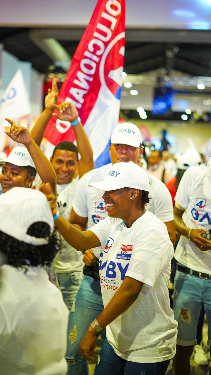 gabycarrizoj's tweet photo. Doy gracias a Dios y a la Virgen por permitirme ser un panameño mas y hacer de nuestro querido partido, el PRD, mi familia. 

#VamosConTodoPRD #VamosConTodoPanamá #VCT #GabyPresidente #Vota4 https://t.co/FZuImTAfbe