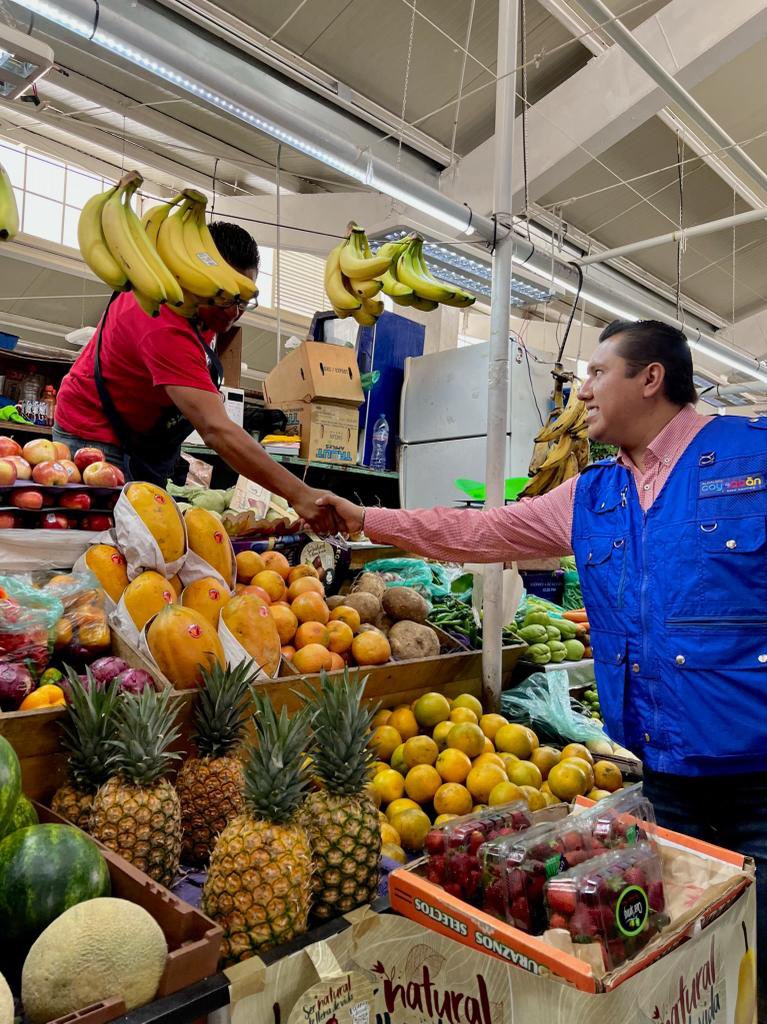 Jorgeahp1118's tweet photo. Seguimos trabajando en nuestros compromiso de brindarles certeza jurídica y una comunicación clara en todo momento a las y los locatarios de los 22 mercados y 9 concentraciones de Coyoacán, de acuerdo a la agenda instruida por el alcalde, @giogutierrezag y el Director General de Gobierno y Asuntos Jurídicos, @obdulioA Visitamos a los locatarios del Mercado Carmen Serdán para escuchar y atender las peticiones de manera oportuna.
#coyoacánestácontigo #contigoimparables