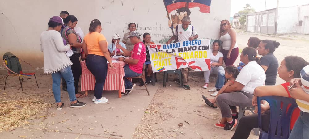 GMVV_Apure's tweet photo. AVV Barrio Obrero del municipio San Fernando, se sumó a la Consulta Pública para la Conformación y Funcionamiento de Las Asambleas de Viviendo Venezolano.

El Poder Popular es el protagonista de los grandes avances de la #GMVV 

#NoPudieronNiPodrán

@Minhvi_Oficial 
@Viccel1 https://t.co/aBNudVA3Zs