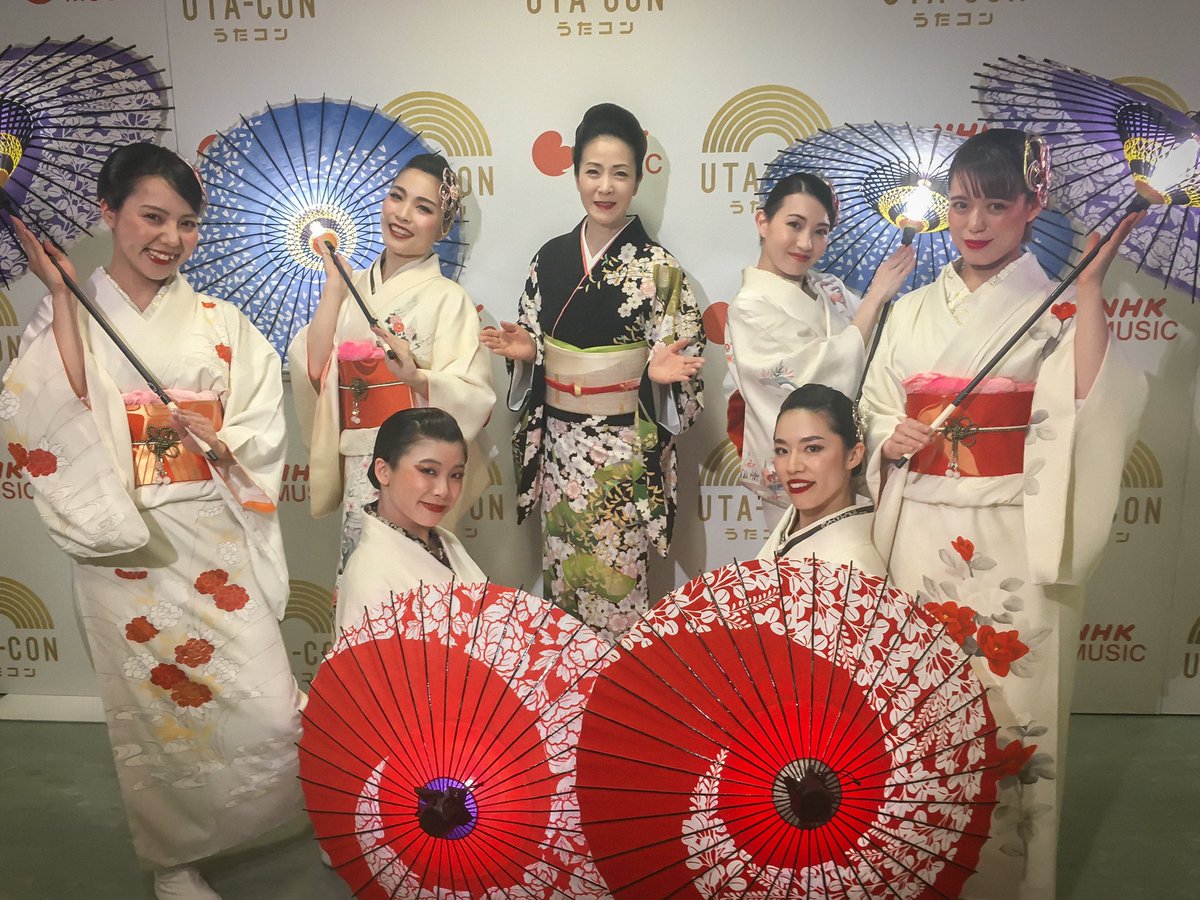 hidetomo_a's tweet photo. 昨日のNHKうたコン、坂本冬美さんの夜桜お七で新井風味が
共演をさせていただきました。見てくださった方々ありがとうございます😊。踊りは、光る和傘を使用し華麗な舞をお見せ出来たと思っています✨。関係者の皆様ありがとうございました。
#坂本冬美 #夜桜お七  #光る和傘 #新井風味 https://t.co/CXQVc5ZHf6
