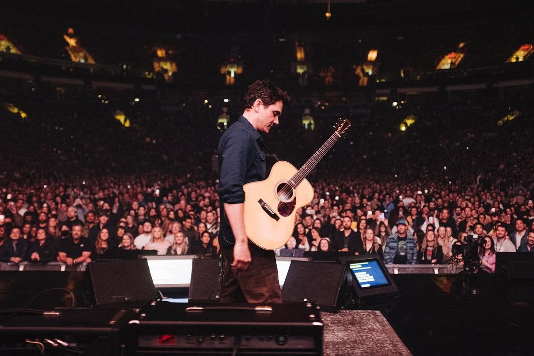 JohnMayer's tweet photo. Solo tour, Vancouver, BC - big fun with some song requests… another special night in the books, and not a moment taken for granted. https://t.co/cUhRAFSuQh
