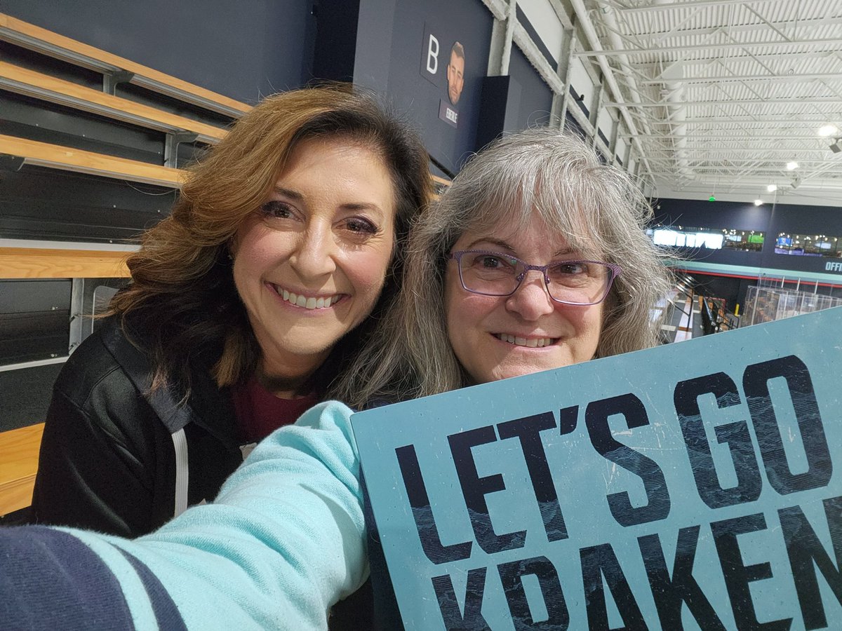 KokiePipkin's tweet photo. .@AlisonL So nice to meet you today! #RootSportsNW #Seakraken #LetsGoKraken https://t.co/9OamZYVLus