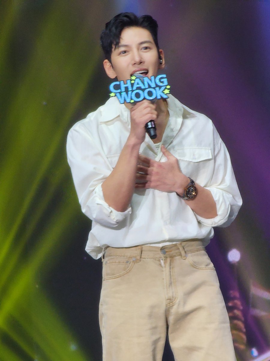 nuple_ple's tweet photo. เสื้อขาวละมุนใจ หล่อละลายยยยย
#อุคจ๋ามาไทย #JCWFMinBkk #ReachYouinBangkok
#JiChangWook #지창욱 #จีชางอุค
#GrandPrixXpectrum #BMW #RADO #HSEntertainment https://t.co/Yyb6ypVsxa