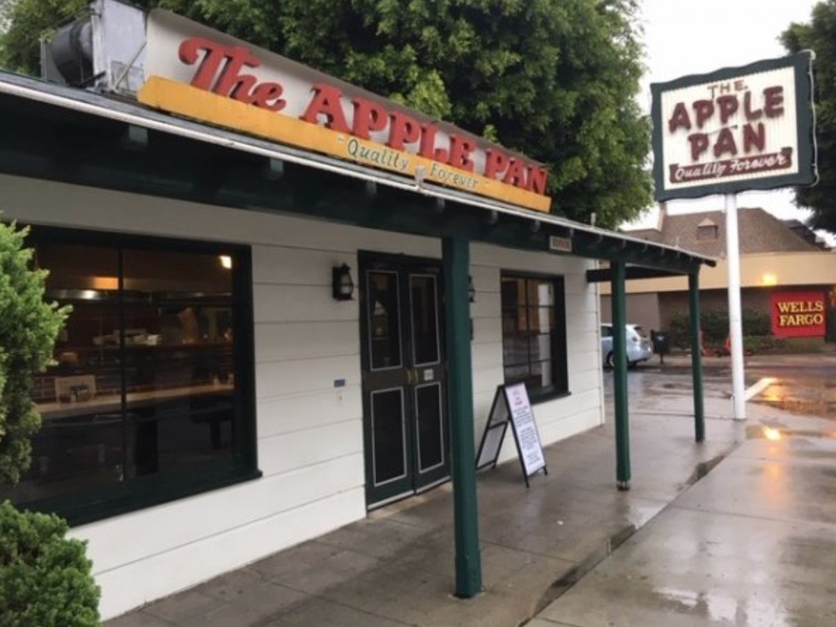 LAhistory's tweet photo. The Apple Pan opened #OTD in 1947.  "Founded by Ellen and Alan Baker in 1947, The Apple Pan is a neighborhood  landmark in #WestLA serving up burgers and pies to a loyal clientele," @LAConservancy. https://t.co/kpXV8GzkgN #legacybusinesses #applepan https://t.co/TcY8UqOAgM