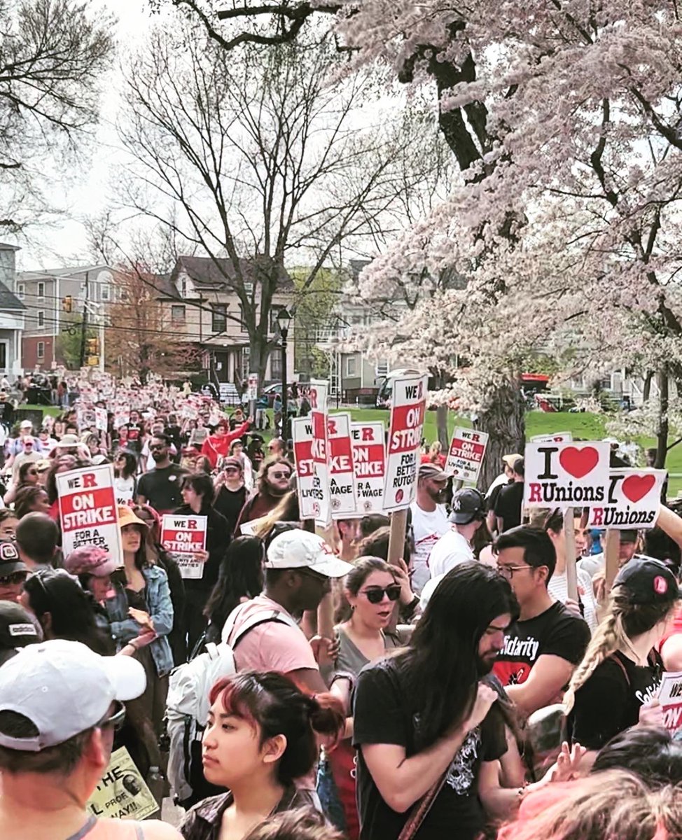 amvisky's tweet image. Day 2 of Rutgers Strike! Incredible atmosphere in New Brunswick, for the union makes us strong …✊🪧🎶

Our chapter @RUprogressive is on the ground rallying, organizing! 

@ORWorkersUnion stands in solidarity! 

#1u #unionstrong #RUOnStrike