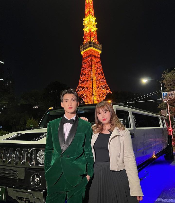 jafirst_mexico's tweet photo. [10.04.23]

IG Post: jiniponpokirin

Miren lo hermoso que se ve First!😭 Lo siento pero me enamoré de su atuendo y de su gran belleza ❤️

#รักแรกของเฟริ #DomJiw #จาเฟริสท์ #First_Chalongrat  #TherenoMewithoutFirstGallery
#1stCLR25thBD
 #FirstCLR25thBirthday
 #First25BDtrip https://t.co/WpJdMe3vTt