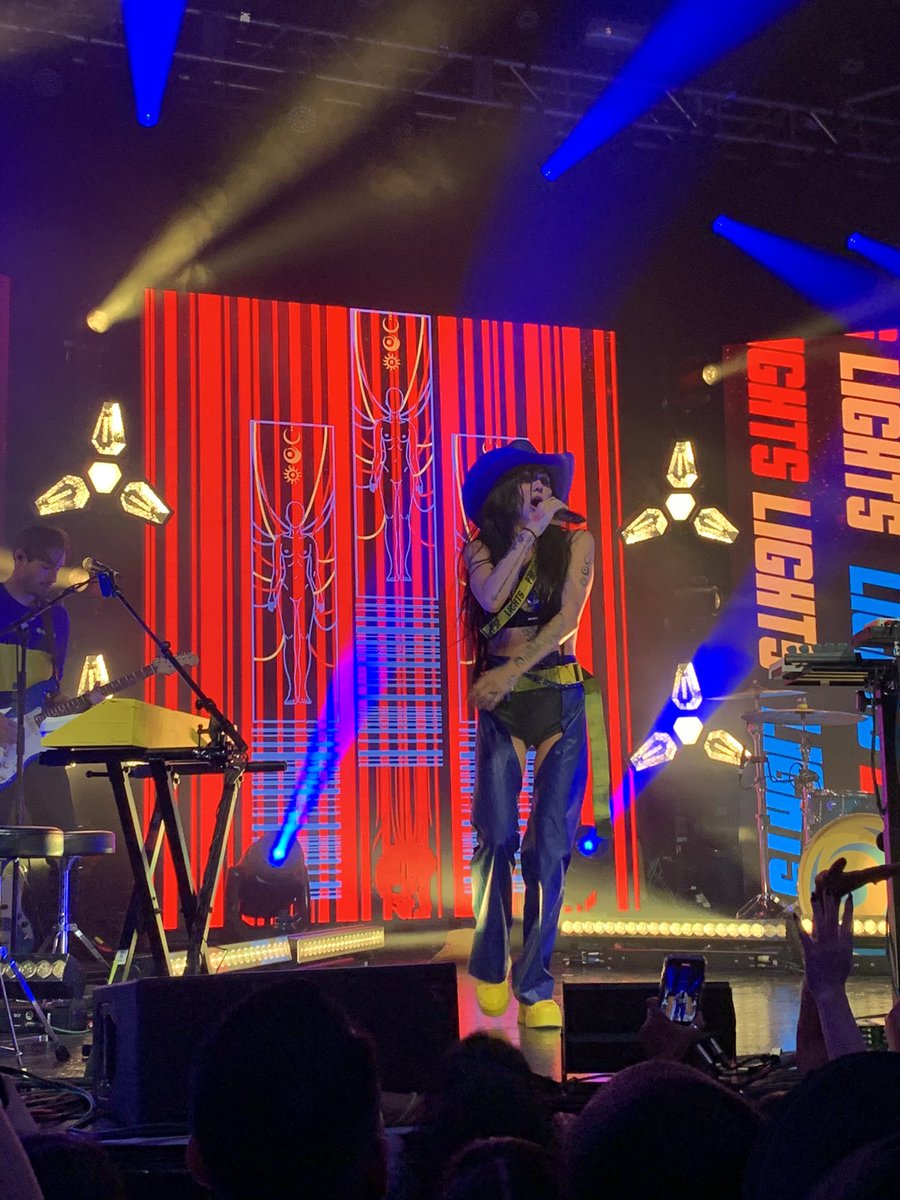 xSamothyx's tweet photo. Happy Birthday @lights so happy I got to spend it with you last year in Dallas! https://t.co/3O99ZOWbFK
