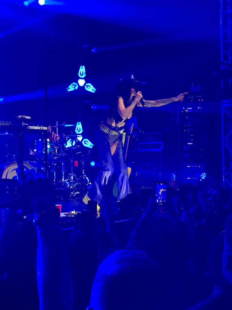 xSamothyx's tweet photo. Happy Birthday @lights so happy I got to spend it with you last year in Dallas! https://t.co/3O99ZOWbFK