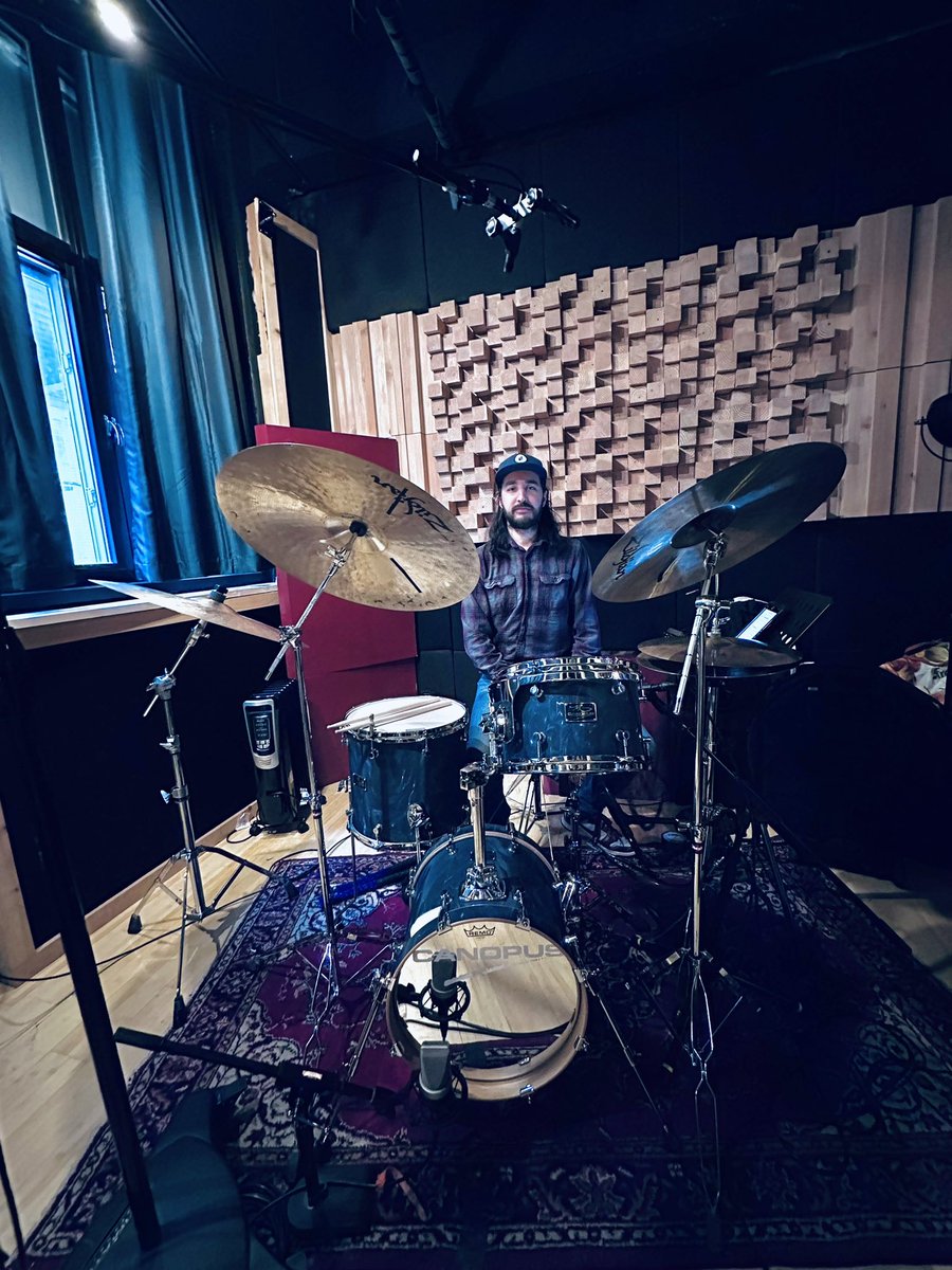 FabioRojasdrums's tweet photo. Day 1 of recording session of Nick Petrillo and Neal Perrine in Brooklyn, NY. .
#FabioRojas #FabioRojasDrums #music #brooklyn #studio42 #broadway #musical #drummer #sessiondrummer #recordingsession #recordingstudio #Canopusdrums #vaterdrumsticks #zildjian https://t.co/leCzUOD5b1