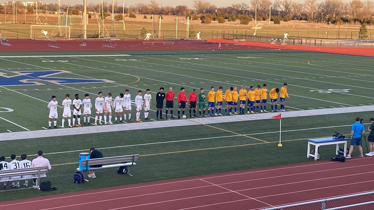 GishActivities's tweet image. Teams are lined and getting introduced before el Classico! #GOGI