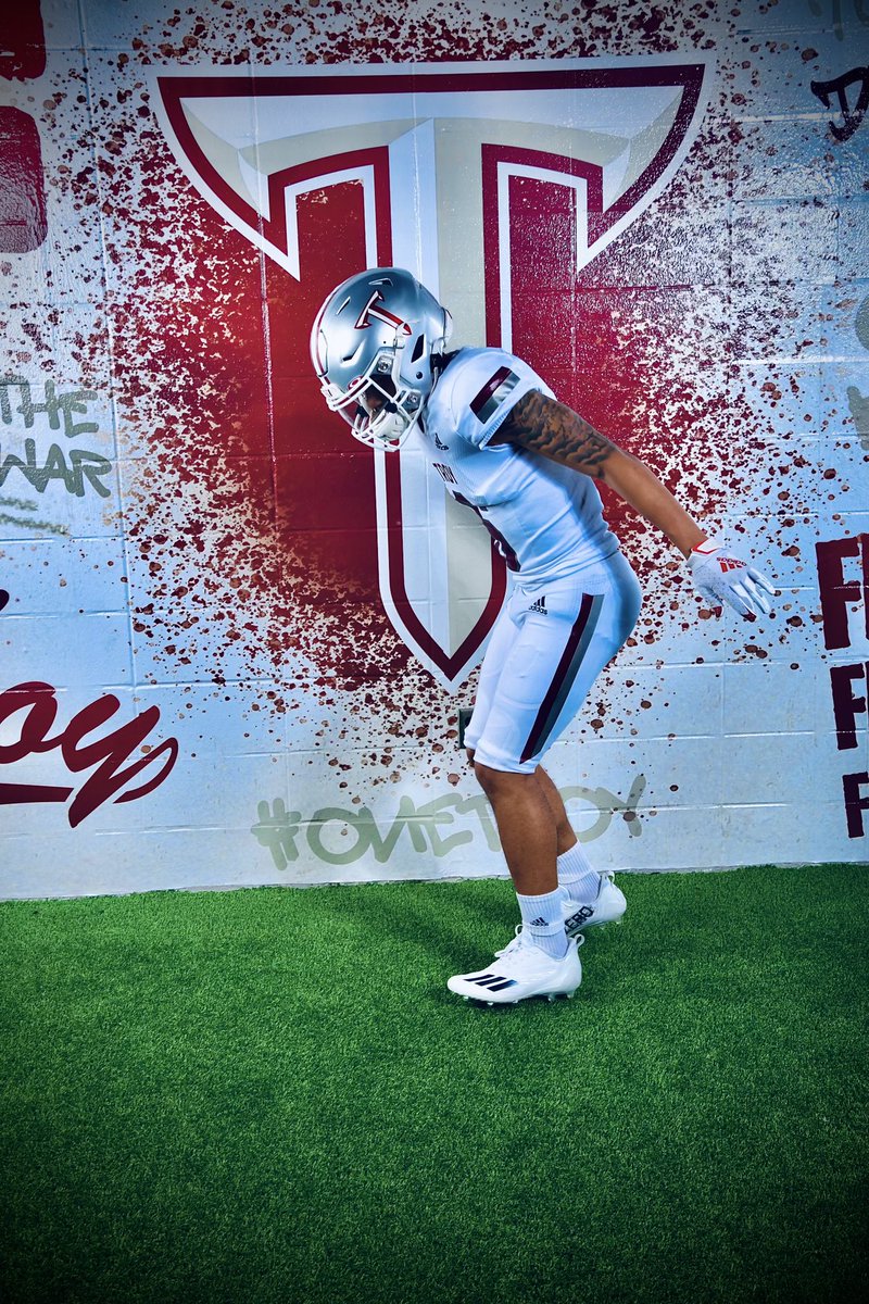 HolmanKavon7's tweet photo. Had an amazing time @TroyTrojansFB Thanks for the great hospitality!! @EvanMckissack @CoachBanks2008 @ColeHeard_Troy @CoachJonSumrall  @HallTechSports1 @TDARecruiting @DownSouthFb1 @JosephAHastings #RiseToBuild #OneTroy⚔️🏈 https://t.co/SaGV3oVTxs