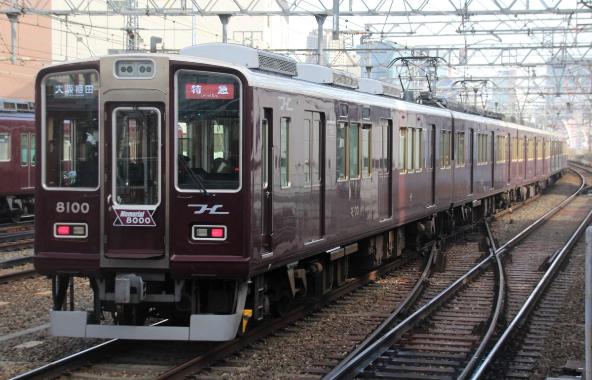 YLc5820's tweet photo. おはようございます🙂神戸線系統で活躍する8000Fは「Memorial 8000」として装飾が施されており、「Classic 8000」の8002Fと共に注目の存在になっています😃🚋
#阪急 #阪急電車 #阪急8000系 #Memorial #Classic #8000F #特急 #大阪梅田 #十三 #阪急神戸本線 #神戸線 https://t.co/hrYtsIm5Ip